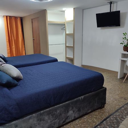 Hostal Premium En Guadalajara Centro Con Alberca Ξενοδοχείο Εξωτερικό φωτογραφία