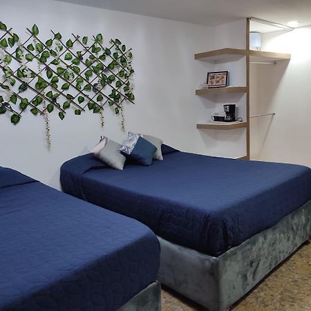 Hostal Premium En Guadalajara Centro Con Alberca Ξενοδοχείο Εξωτερικό φωτογραφία